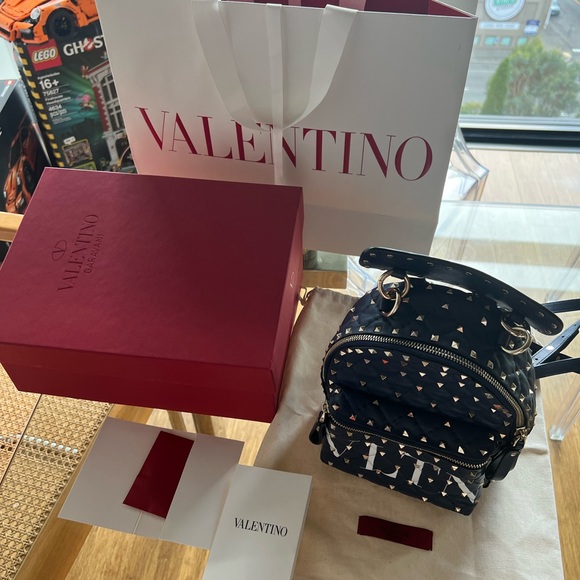 MINI ROCKSTUD SPIKE
QUILTED LEATHER
BACKPACK - Picture 3 of 7